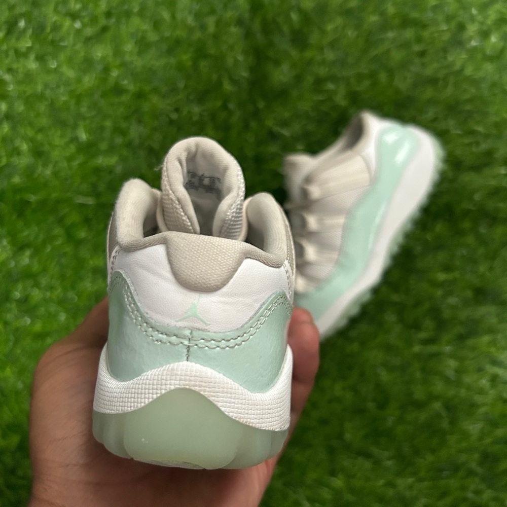 Youth AJ 11 Low ‘Igloo’ - Size 11C - Great Condition, Clean And Ready To Wear - Picture 4 of 9